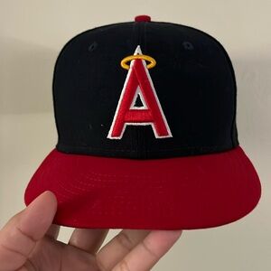 Angel’s fitted hat 7 1/2